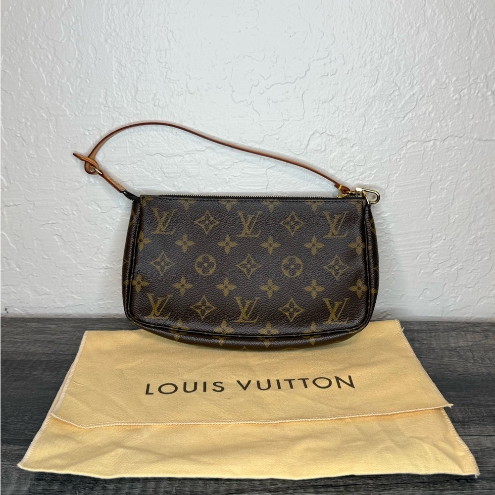 Louis Vuitton LV Brown Monogram Women's Bag Pochette